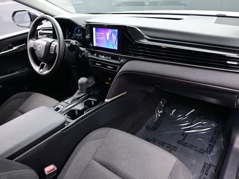Used 2025 Toyota Camry LE FWD image 14