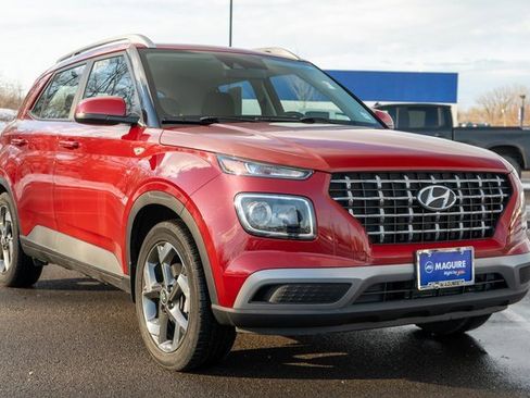 Used 2022 Hyundai Venue SEL image 4
