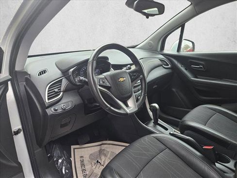 Used 2019 Chevrolet Trax LT w/ LT Convenience Package image 11