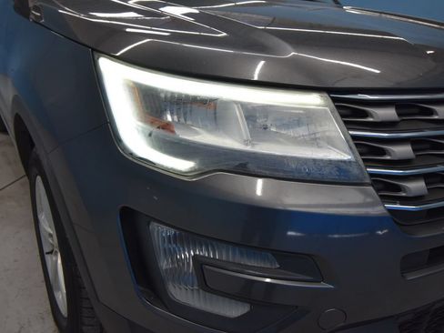 Used 2017 Ford Explorer XLT AWD/4WD image 39