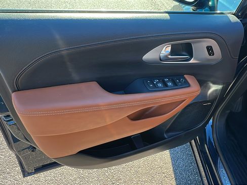 Used 2024 Chrysler Pacifica Pinnacle image 15