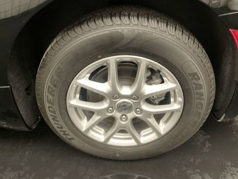 Used 2024 Chrysler Pacifica Touring-L FWD image 25