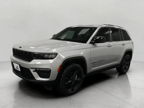 Used 2024 Jeep Grand Cherokee Limited w/ Black Appearance Package image 10