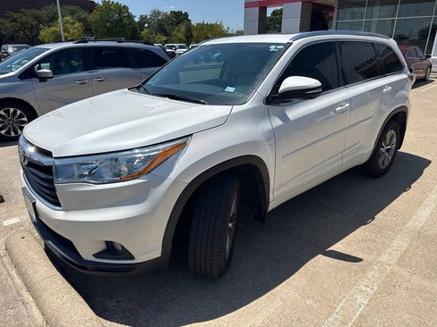 Used 2015 Toyota Highlander XLE FWD image 1