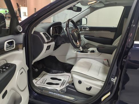 Used 2018 Jeep Grand Cherokee Summit AWD/4WD image 18