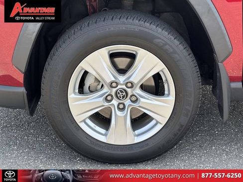 Used 2021 Toyota RAV4 LE AWD/4WD image 10