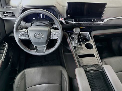 Certified 2025 Toyota Sienna XSE AWD/4WD image 4