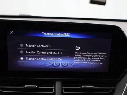 Used 2025 Chevrolet Trax LT FWD image 33