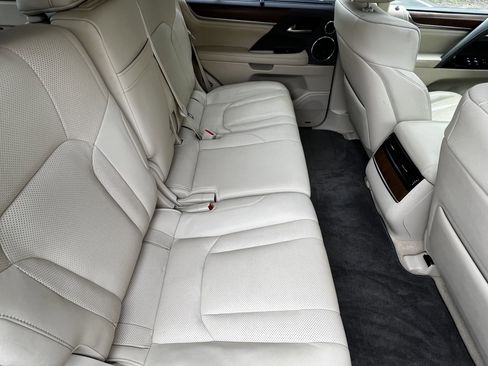 Used 2020 Lexus LX 570 4WD w/ Luxury Package image 40