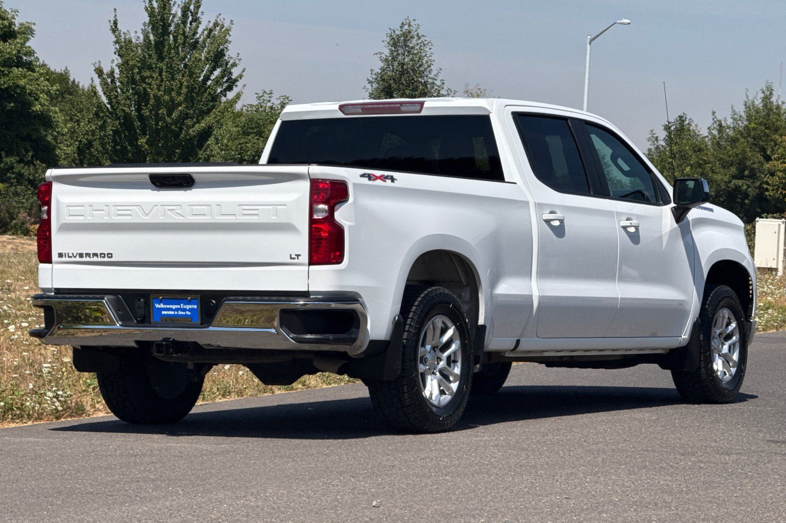 Used 2023 Chevrolet Silverado 1500 LT AWD/4WD image 3