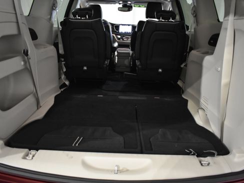 Used 2023 Chrysler Pacifica Limited w/ Trailer Tow Group image 33