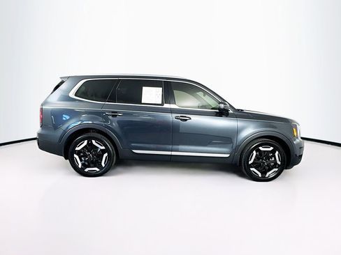 Used 2024 Kia Telluride EX w/ EX Captain's Chair Package image 11