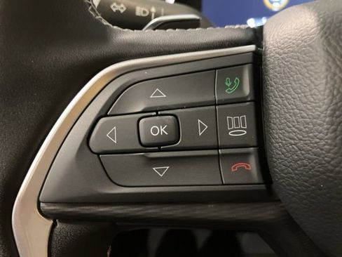 Used 2025 Jeep Grand Cherokee Laredo X w/ Luxury Tech Group I image 32