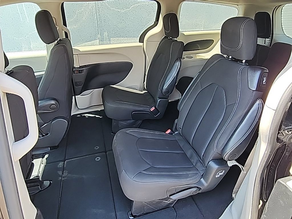 Used 2023 Chrysler Voyager LX FWD image 21