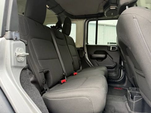 Used 2018 Jeep Wrangler Unlimited Sport S AWD/4WD image 14