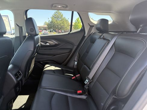 Used 2024 GMC Terrain SLT FWD image 12