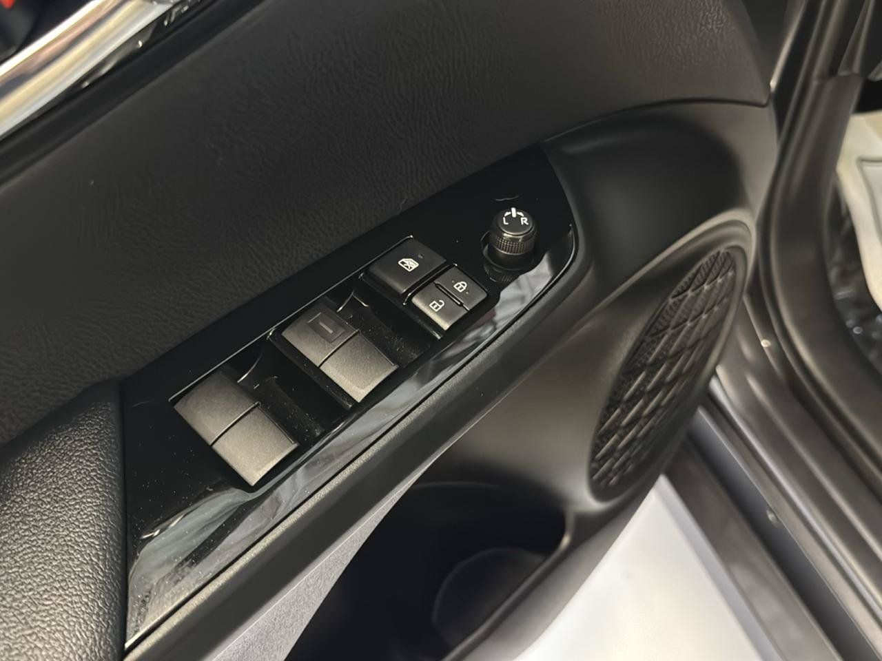 Used 2022 Toyota Prius Prime XLE FWD image 9