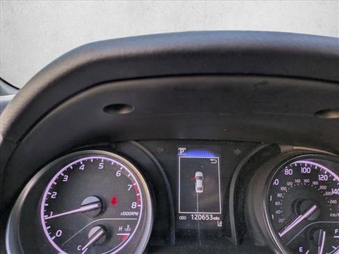 Used 2021 Toyota Camry SE image 12