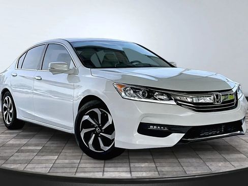 Used 2016 Honda Accord EX image 3
