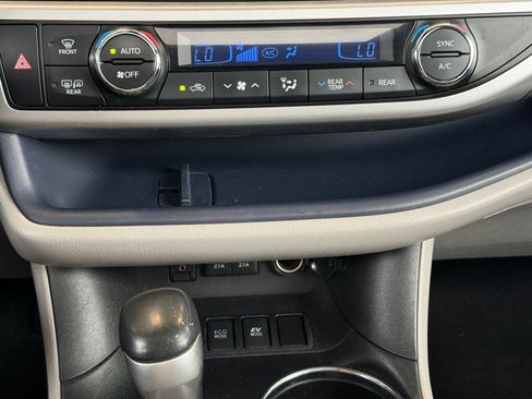 Used 2018 Toyota Highlander Limited AWD/4WD image 21
