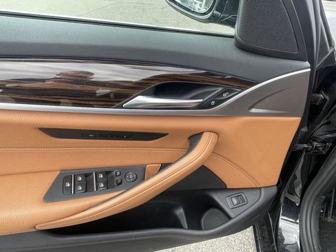 Used 2019 BMW 540i xDrive w/ Premium Package image 9