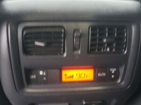 Used 2020 Nissan Pathfinder Platinum image 24