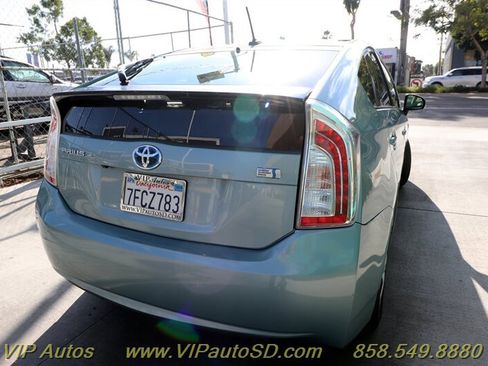 Used 2014 Toyota Prius Four w/ Solar Roof Package image 33