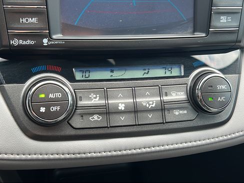Used 2014 Toyota RAV4 Limited AWD/4WD image 22