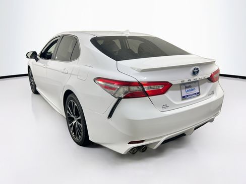 Used 2019 Toyota Camry SE w/ Sunroof Package image 7