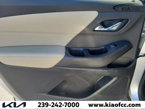Used 2022 Chevrolet Traverse LS FWD image 12