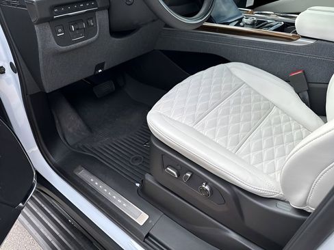 New 2026 Cadillac Escalade Platinum Sport w/ LPO, Floor Liner Package AWD/4WD image 33