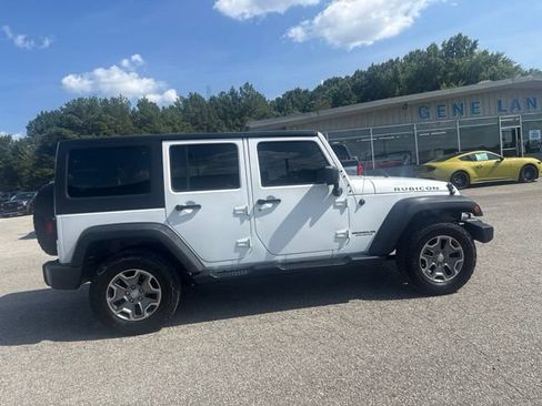 Used 2015 Jeep Wrangler Unlimited Rubicon w/ Connectivity Group AWD/4WD image 15