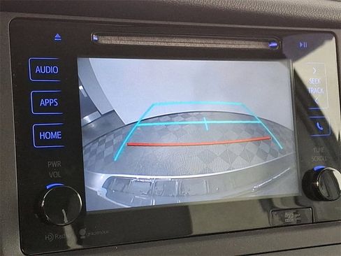 Used 2015 Toyota Sienna XLE image 4