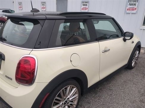 Used 2021 MINI Cooper 2-Door Hardtop w/ Driver Assistance Package image 4