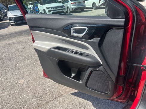 Used 2025 Jeep Compass Limited AWD/4WD image 18