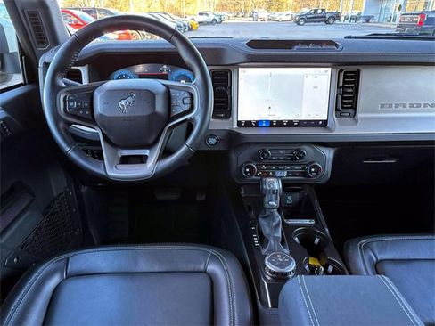 Used 2025 Ford Bronco Outer Banks image 13