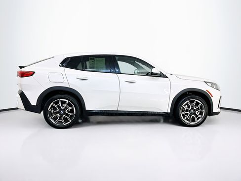 Used 2025 BMW X2 xDrive28i image 10