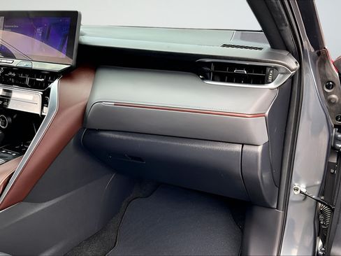 Used 2023 Toyota Venza XLE AWD/4WD image 21