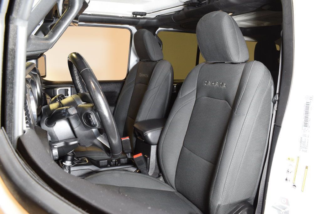 Used 2020 Jeep Wrangler Unlimited Sahara w/ Uconnect 4C Nav & Sound Group AWD/4WD image 3