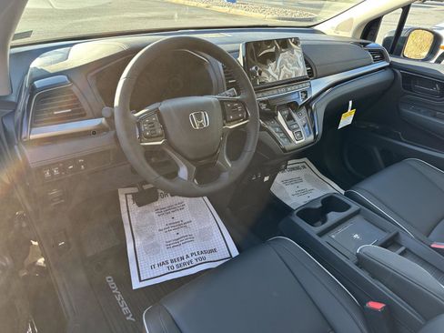 New 2026 Honda Odyssey Touring image 9