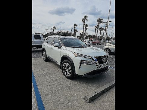 Used 2021 Nissan Rogue SV w/ Premium Package FWD image 3