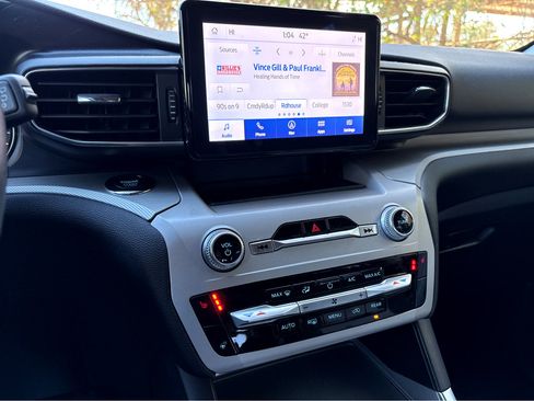 Used 2023 Ford Explorer XLT w/ Equipment Group 202A image 5