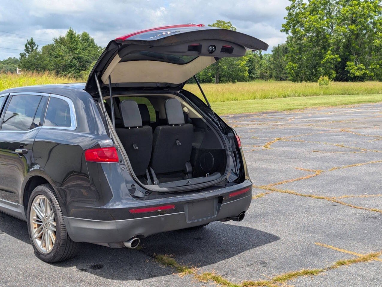 Used 2019 Lincoln MKT AWD image 39