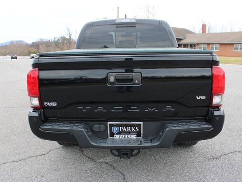 Used 2019 Toyota Tacoma TRD Sport image 8