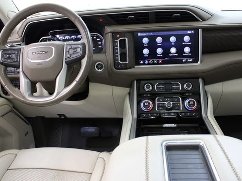 Used 2021 GMC Yukon Denali AWD/4WD image 9