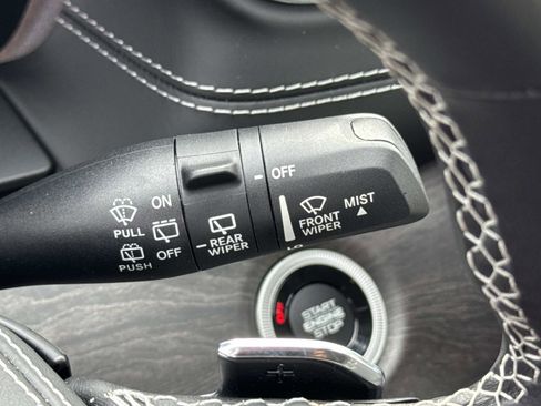 Used 2022 Jeep Grand Cherokee Overland w/ Advanced Protech Group III image 9