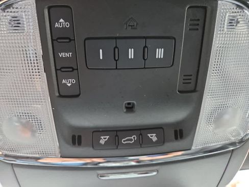 Used 2022 Jeep Grand Cherokee Limited image 32