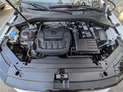 Used 2021 Volkswagen Tiguan SE w/ Panoramic Sunroof Package image 15