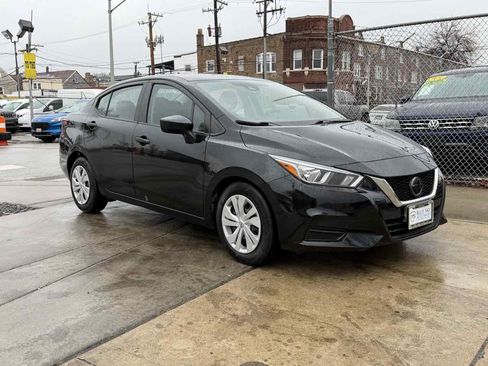 Used 2020 Nissan Versa S image 3