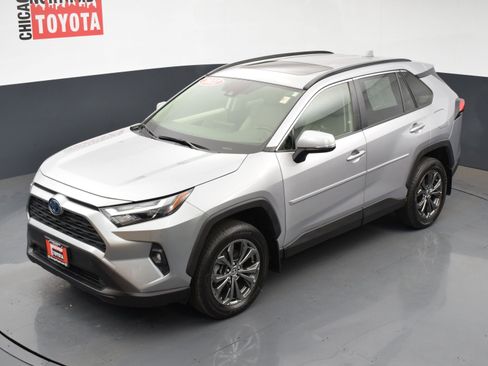 Used 2022 Toyota RAV4 XLE Premium image 27